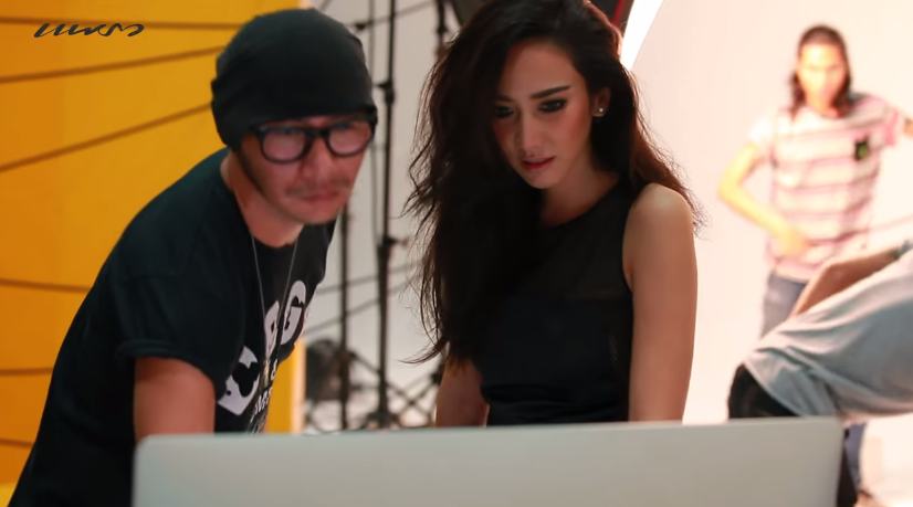 เบื้องหลังการถ่ายเเบบ Praew Magazine สุดเซ็กซี่ของ "อั้ม พัชราภา"