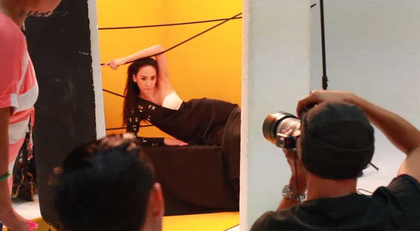 เบื้องหลังการถ่ายเเบบ Praew Magazine สุดเซ็กซี่ของ "อั้ม พัชราภา"