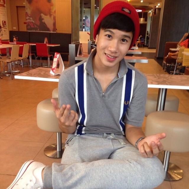 หล่อ ใส ไข่แดง!! กับ " สเป็ค-พิสิฐพงศ์"