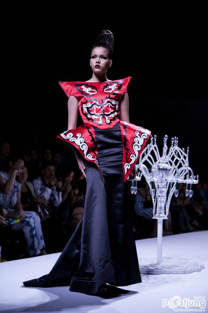 Bangkok International Fashion Week, Koolcheng Trịnh Tú Trung, Nadech, Yaya, Captain, Bank, Natthew