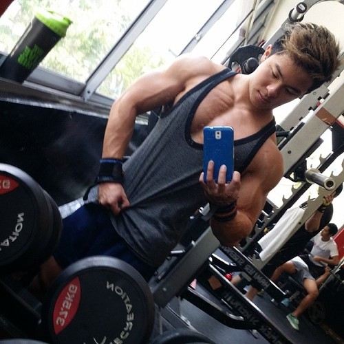 เห็นในทัมเบ่อ รีรูปพ่อหนุ่มจัง เราก็เอาบ้างสิ อิอิ