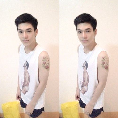 หนุ่ม(แท้) หรือป่าวไม่รู้ แต่ที่รู้ๆ หน้าตาดีอ่ะ