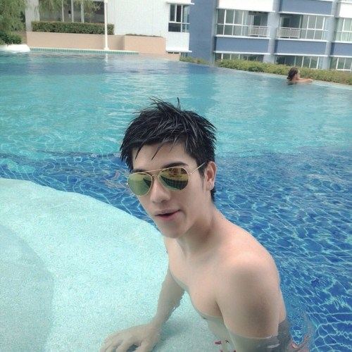 หนุ่ม(แท้) หรือป่าวไม่รู้ แต่ที่รู้ๆ หน้าตาดีอ่ะ