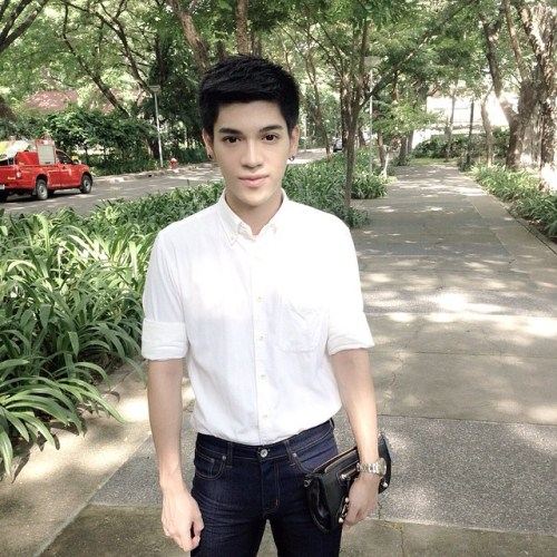 หนุ่ม(แท้) หรือป่าวไม่รู้ แต่ที่รู้ๆ หน้าตาดีอ่ะ
