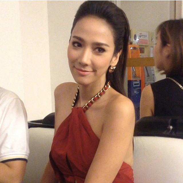งานล่าสุดที่พารากอน ซุปเปอร์สตาร์ "อั้ม-พัชราภา" สวยออร่าเด่นมาก สื่อมวลชนเยอะมาก!!