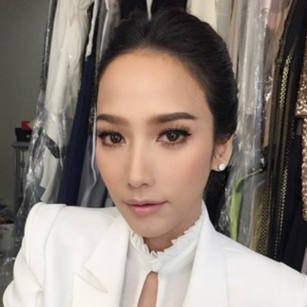 ลุคสวยเท่ห์เรียบหรูของ "อั้ม พัชราภา" ที่งามอิมแพ็ค Home Pro Expo เดินสายออกอีเว้นท์ถี่เลยปีนี้!!