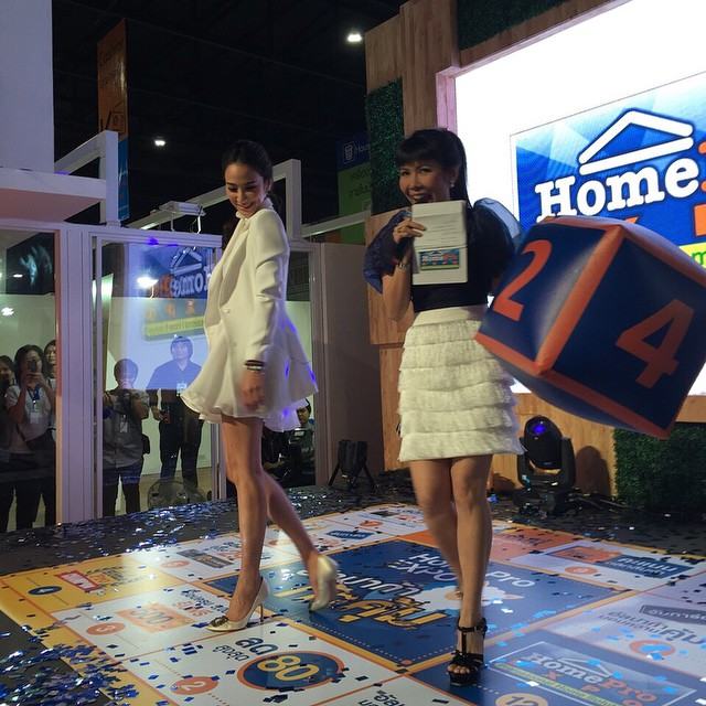 ลุคสวยเท่ห์เรียบหรูของ "อั้ม พัชราภา" ที่งามอิมแพ็ค Home Pro Expo เดินสายออกอีเว้นท์ถี่เลยปีนี้!!