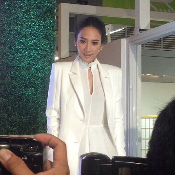 ลุคสวยเท่ห์เรียบหรูของ "อั้ม พัชราภา" ที่งามอิมแพ็ค Home Pro Expo เดินสายออกอีเว้นท์ถี่เลยปีนี้!!
