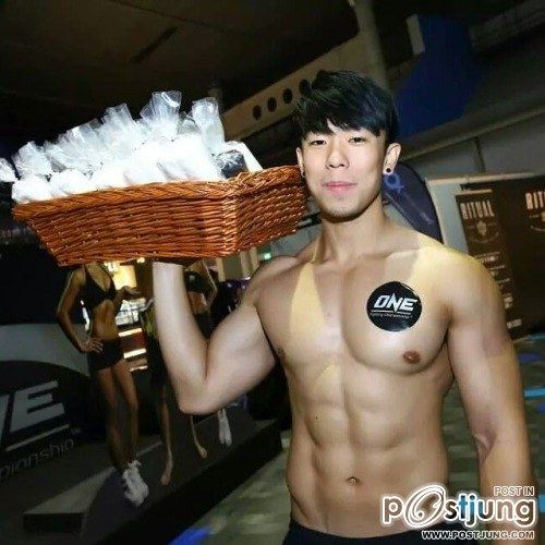 ถอดโชว์เรือนร่าง 666