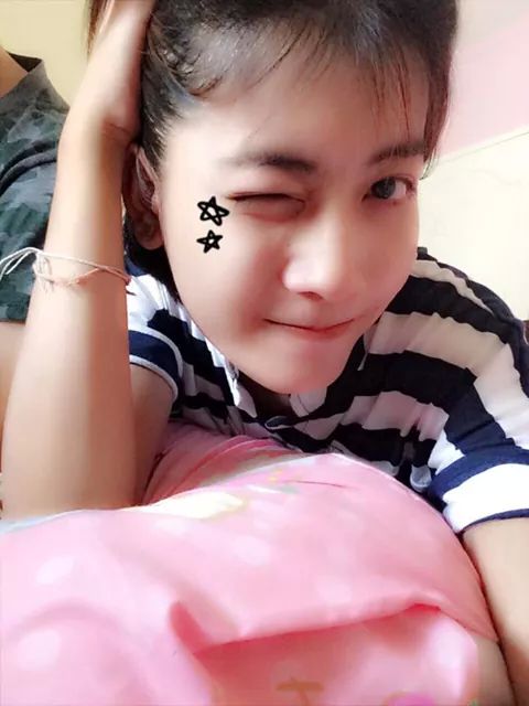 สวยน่ารักธรรมชาติขนาดนี้ไม่บอกก็คงไม่รู้ว่าเป็นสาวสอง