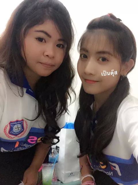 สวยน่ารักธรรมชาติขนาดนี้ไม่บอกก็คงไม่รู้ว่าเป็นสาวสอง