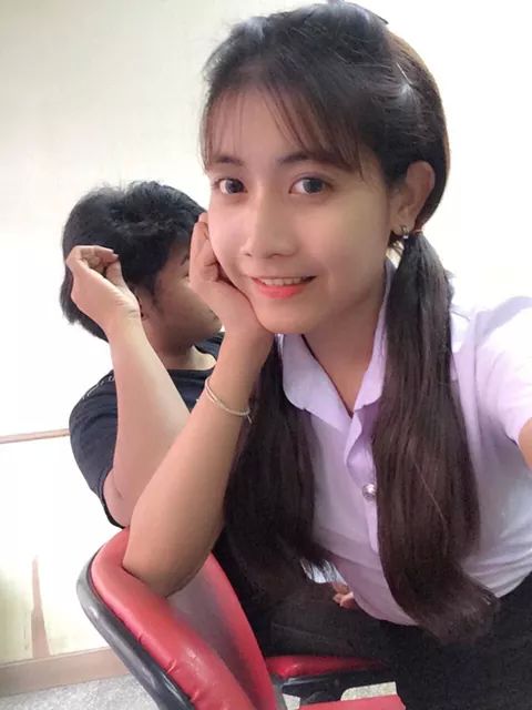 สวยน่ารักธรรมชาติขนาดนี้ไม่บอกก็คงไม่รู้ว่าเป็นสาวสอง