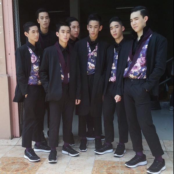 จตุรมิตรกับหนุ่มหล่อ อิอิ