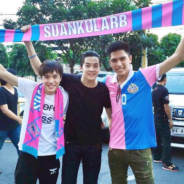 จตุรมิตรกับหนุ่มหล่อ อิอิ
