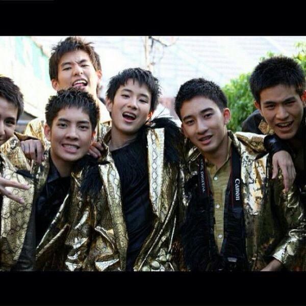 จตุรมิตรกับหนุ่มหล่อ อิอิ