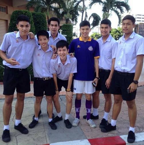 จตุรมิตรกับหนุ่มหล่อ อิอิ