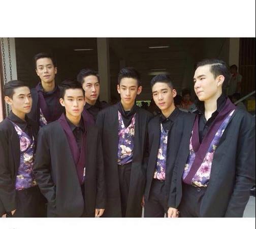 จตุรมิตรกับหนุ่มหล่อ อิอิ