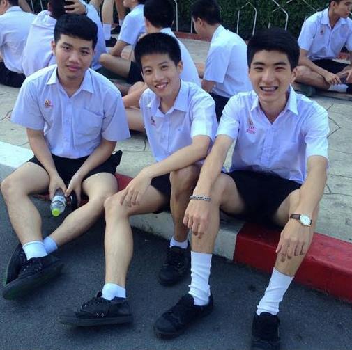 จตุรมิตรกับหนุ่มหล่อ อิอิ