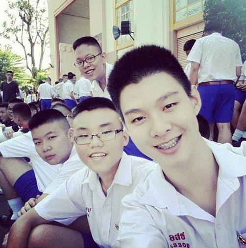 จตุรมิตรกับหนุ่มหล่อ อิอิ