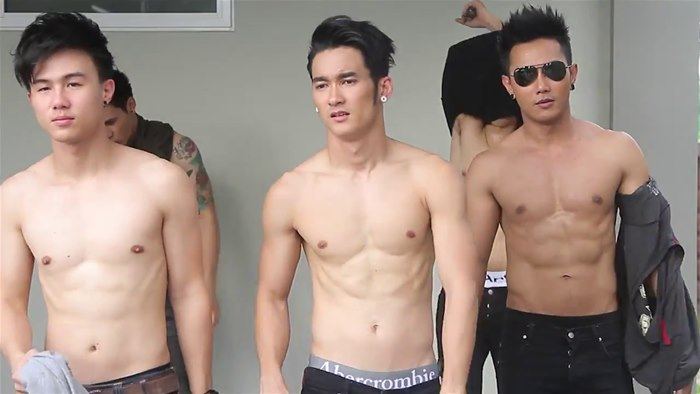 สุดสัปดาห์ หนุ่มน่าถอด 2014 จับหนุ่มหล่อล่ำกว่า 100 ชีวิต มาถอดจริง ฟิน ยกแผง (Clip capture ver.)