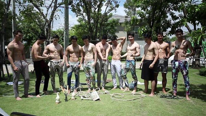 สุดสัปดาห์ หนุ่มน่าถอด 2014 จับหนุ่มหล่อล่ำกว่า 100 ชีวิต มาถอดจริง ฟิน ยกแผง (Clip capture ver.)