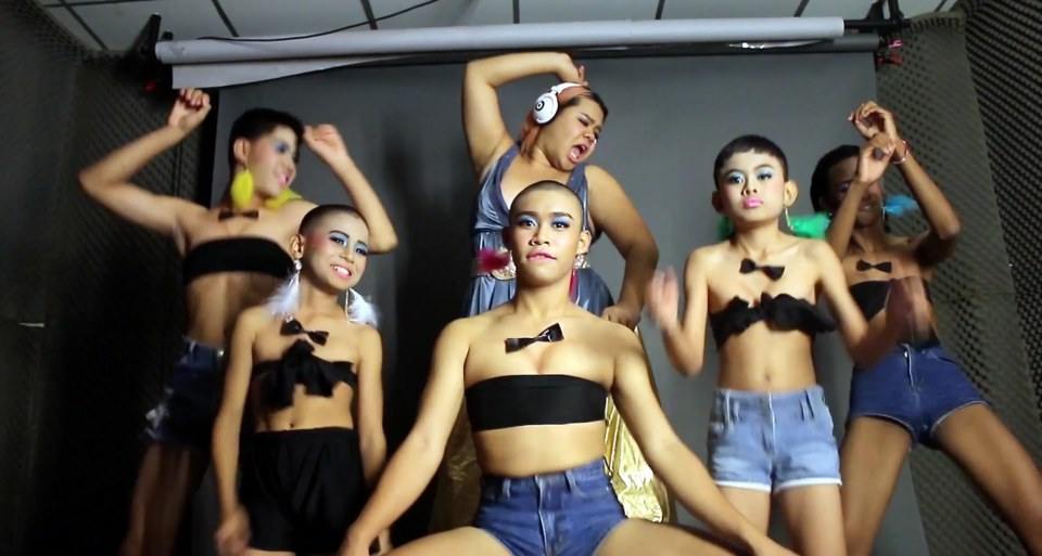 กระเทยไทย เล่น MV ฮามากกกกกกกก (ต้องดู)