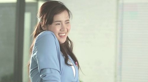 แอนนี่ 4 ปี 700 กับลุคน่ารักใสๆ สไตล์สาวออฟฟิศ