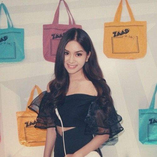 ถง ถง เน็ตไอดอลหน้าใส ขวัญใจชาวเน็ต