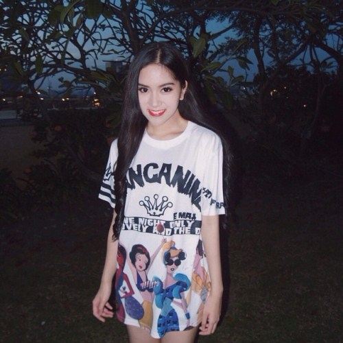 ถง ถง เน็ตไอดอลหน้าใส ขวัญใจชาวเน็ต