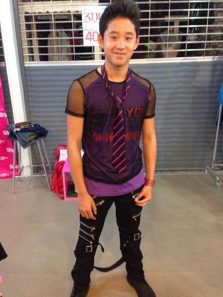 น้องเอสนักว่ายน้ำทีมชาติที่งาน the mall swimming