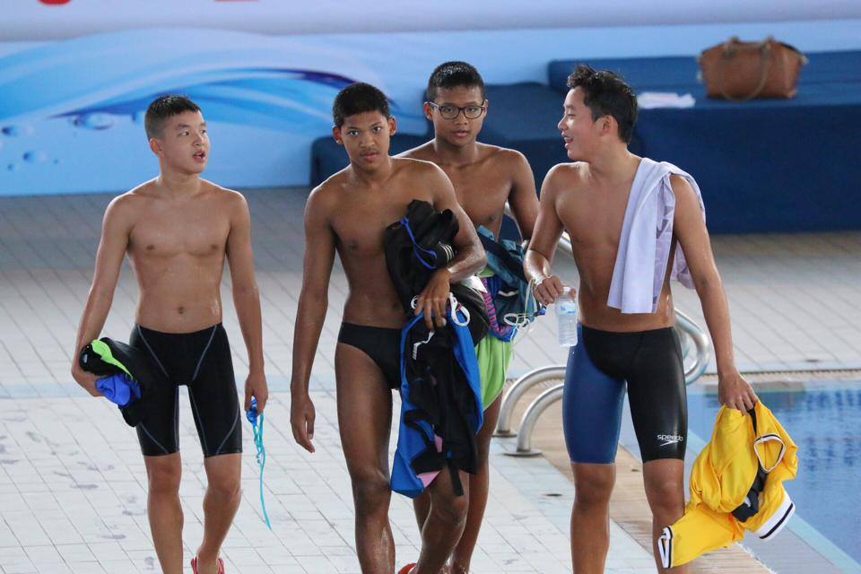 น้องเอสนักว่ายน้ำทีมชาติที่งาน the mall swimming