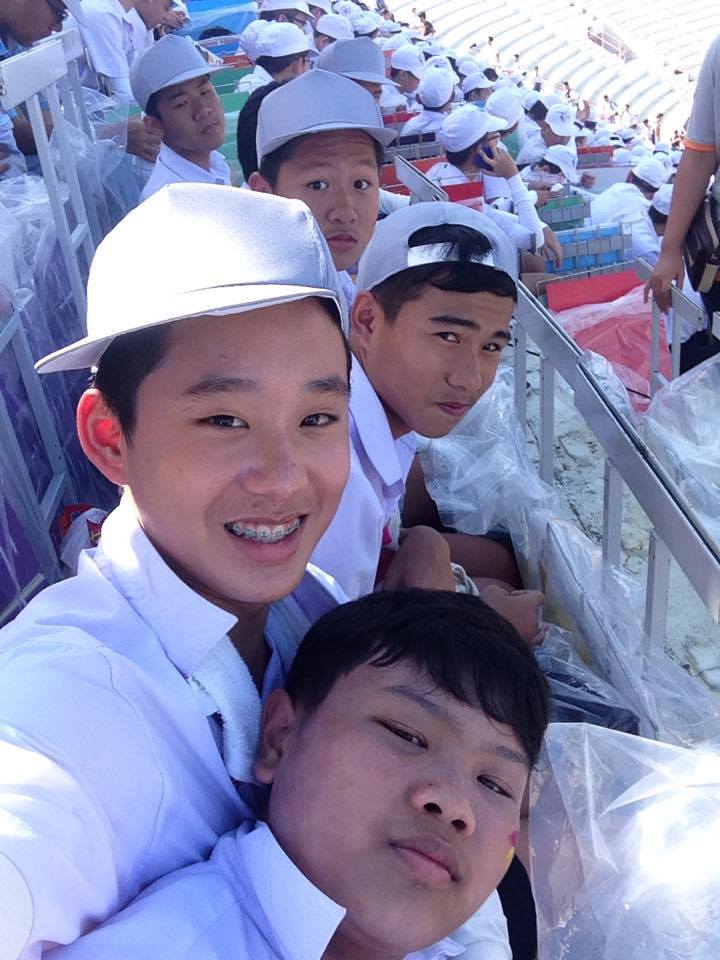 น้องเอสนักว่ายน้ำทีมชาติที่งาน the mall swimming