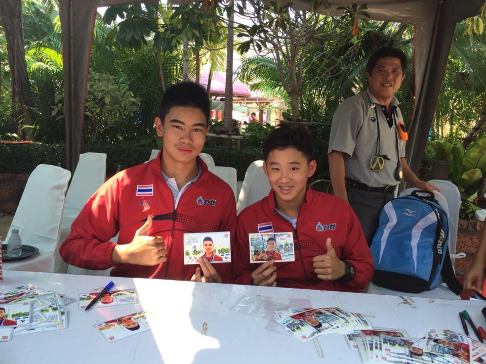 น้องเอสนักว่ายน้ำทีมชาติที่งาน the mall swimming