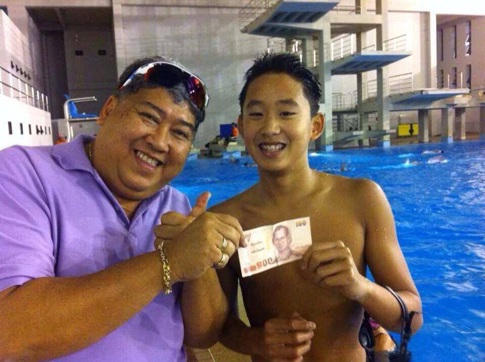 น้องเอสนักว่ายน้ำทีมชาติที่งาน the mall swimming