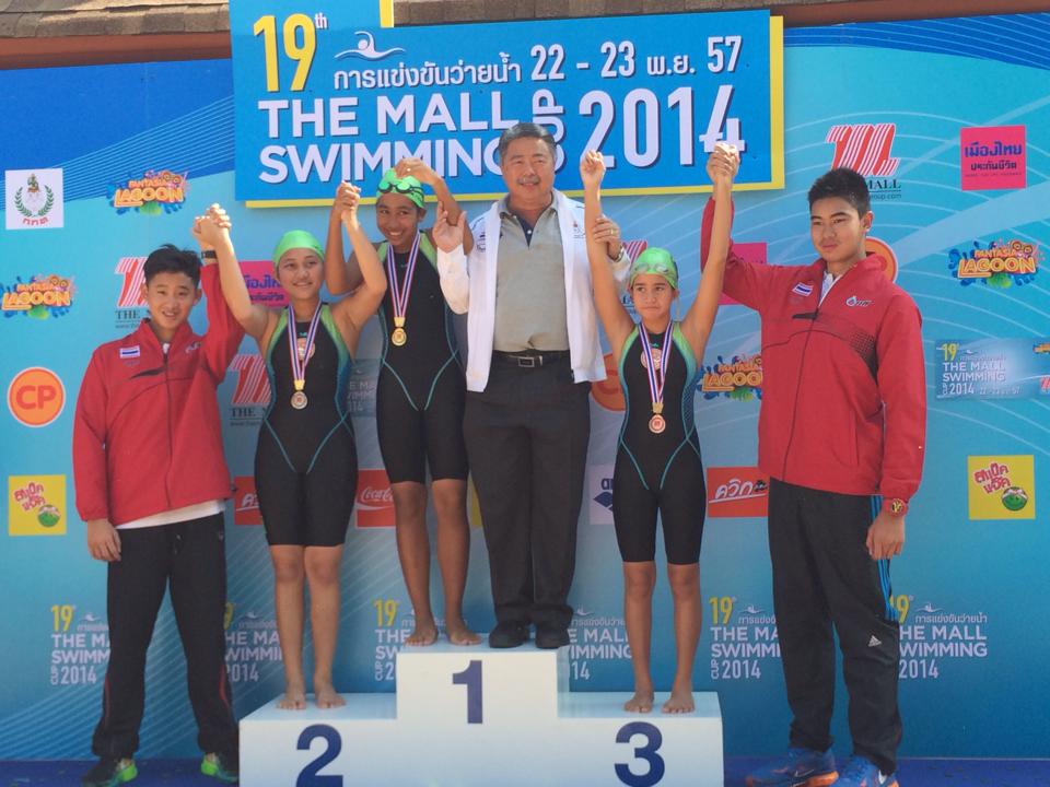 น้องเอสนักว่ายน้ำทีมชาติที่งาน the mall swimming