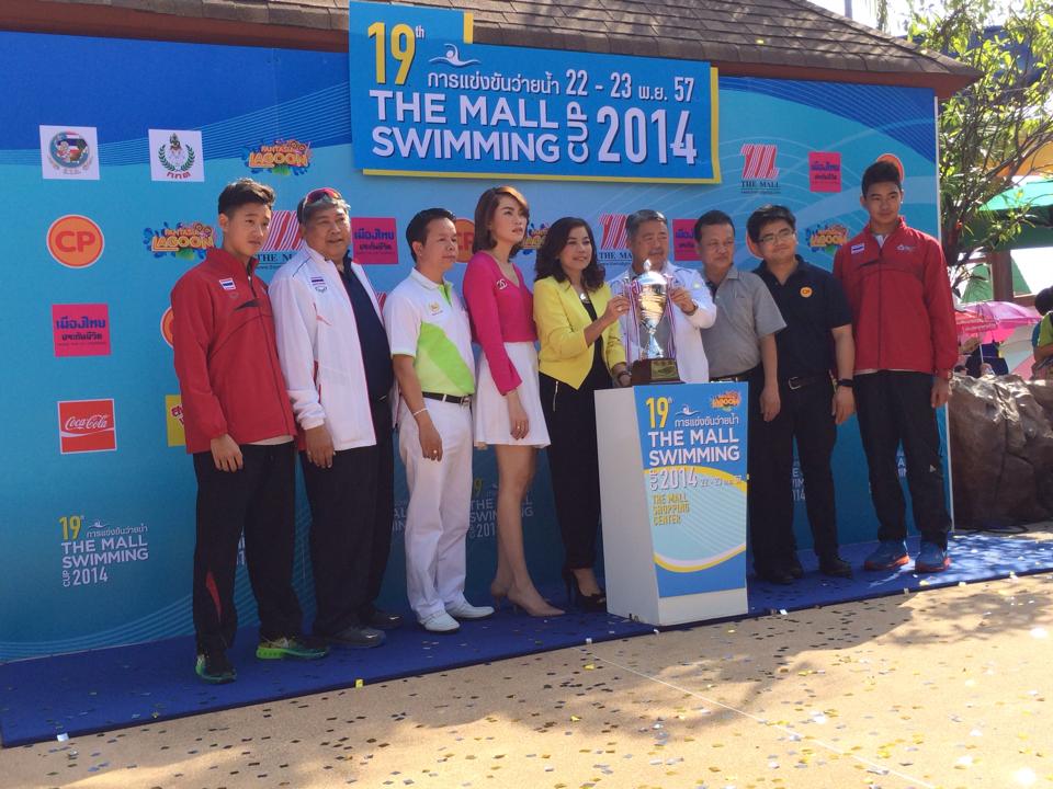 น้องเอสนักว่ายน้ำทีมชาติที่งาน the mall swimming
