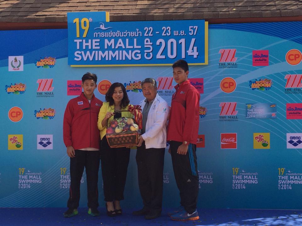 น้องเอสนักว่ายน้ำทีมชาติที่งาน the mall swimming