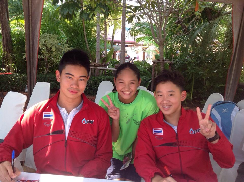 น้องเอสนักว่ายน้ำทีมชาติที่งาน the mall swimming