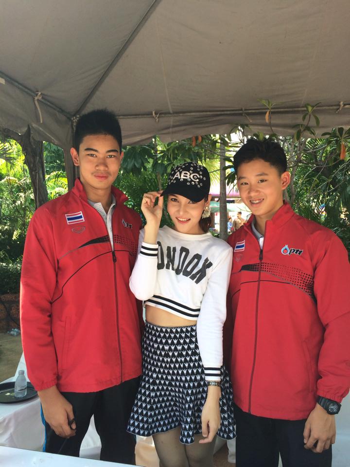 น้องเอสนักว่ายน้ำทีมชาติที่งาน the mall swimming