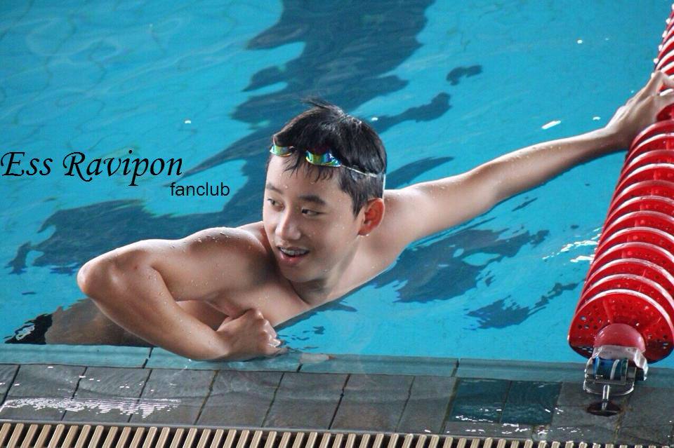 น้องเอสนักว่ายน้ำทีมชาติที่งาน the mall swimming