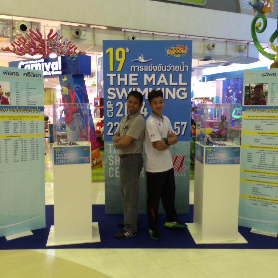 น้องเอสนักว่ายน้ำทีมชาติที่งาน the mall swimming
