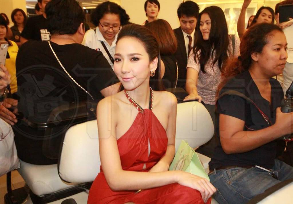 ซุปตาร์สาวอั้ม-ออกงานอีเว้นท์ทีนึง เดือดร้อน รปภ. เพราะห้างเเตก!!