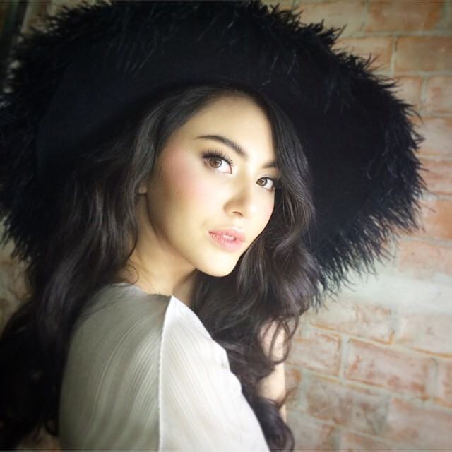 เหล่าดาราหนุ่มหล่อสาวสวย เริ่มถ่ายปฎิทินช่อง 7 HD คอสตูมเริดมาก!!