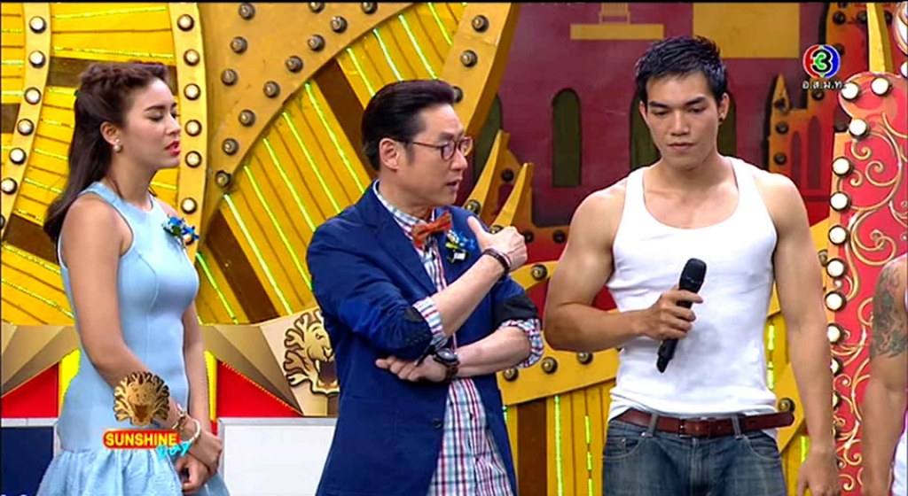 หลิ้นกีฬาแบบนี้หุ่นดีเนาะ