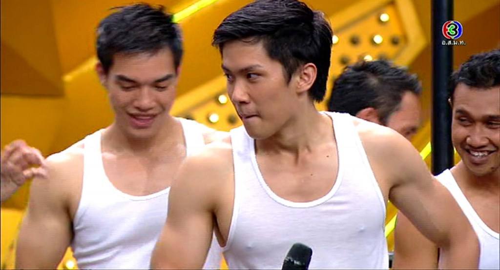 หลิ้นกีฬาแบบนี้หุ่นดีเนาะ