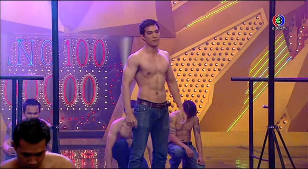 หลิ้นกีฬาแบบนี้หุ่นดีเนาะ