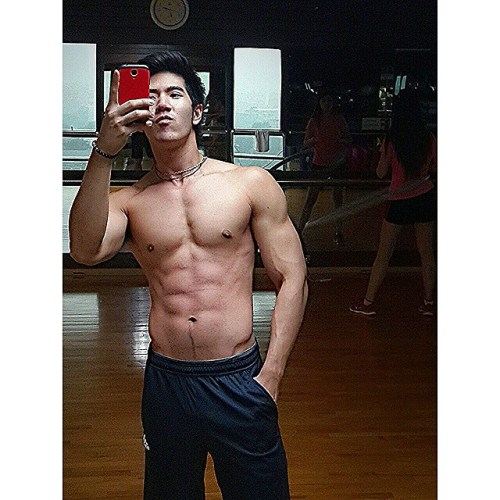 หนุ่มหุ่นแซ่บ ซิกแพ็คมาเต็ม!!!