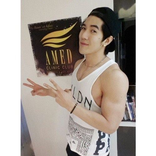 หนุ่มหุ่นแซ่บ ซิกแพ็คมาเต็ม!!!