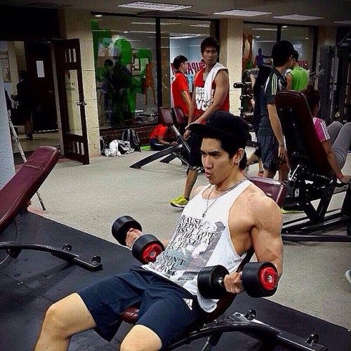 หนุ่มหุ่นแซ่บ ซิกแพ็คมาเต็ม!!!