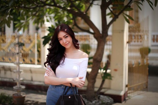 วันนี้เอาภาพเบื้องหลัง ของ 3 สาวดาวรุ่ง พาย-แพร-นีน่า จากกองบันทึกกรรมมาฝากกันจ้า